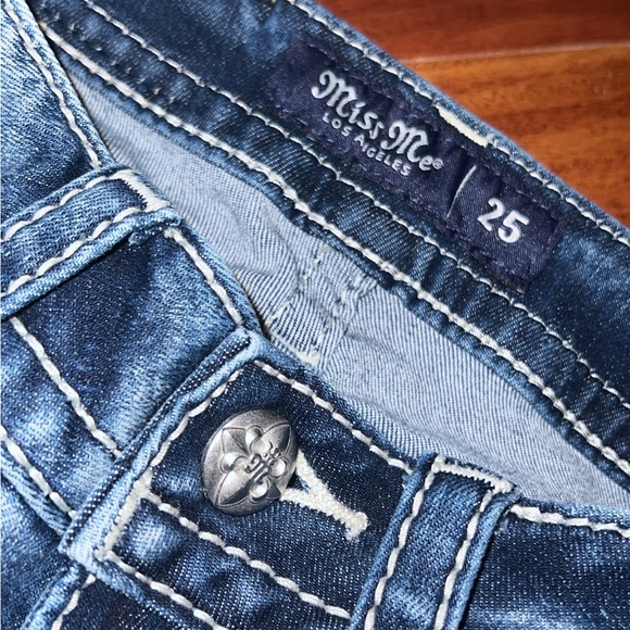 Miss Me jeans in size 25. They are mid-rise straight. - Picture 3 of 6